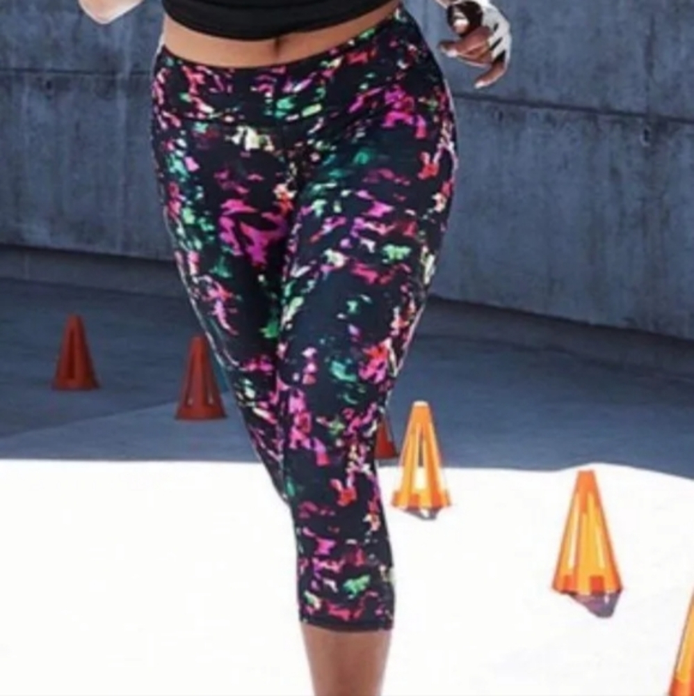 Fabletics Womens PowerHold Salar Capri Leggings S Multicolor Workout Yoga Pant